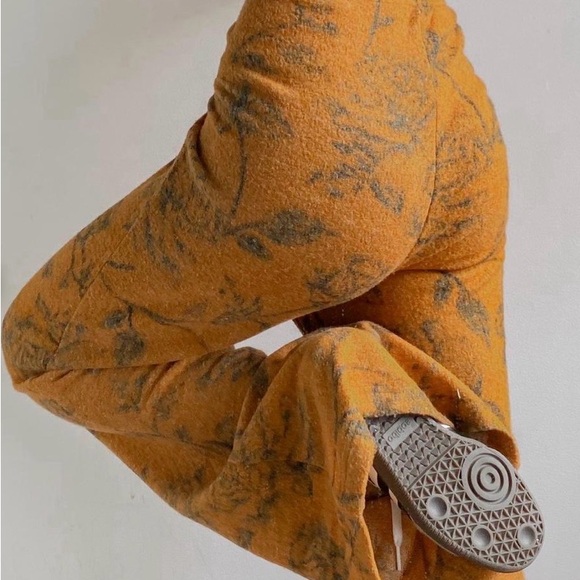 Urban Outfitters Mustard Floral Pajama Set - Picture 9 of 10